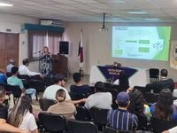 Conferencista Lic. Mariela Gnasso, Gerente Administrativa de la Empresa Recicla Panamá S. A.