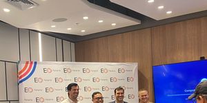 Alfonso Rangel, estudiante de la Facultad de Ciencia y Tecnología, carrera de Comunicación Ejecutiva Bilingüe, con su proyecto Incubadora 21.