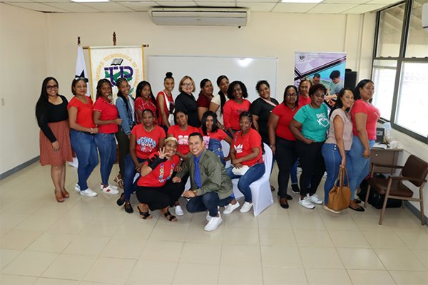 Realizan en el Centro Regional de Colón un taller sobre Creatividad e ...